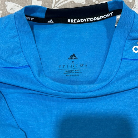 Beautiful 3 Mens T shirts 2 Adidas and 2 a&f - Picture 4 of 8